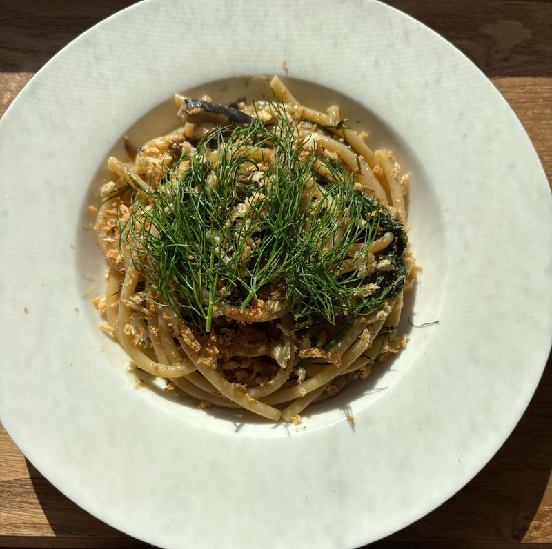 ブカティーニ ・パスタ・コン・サルデ
